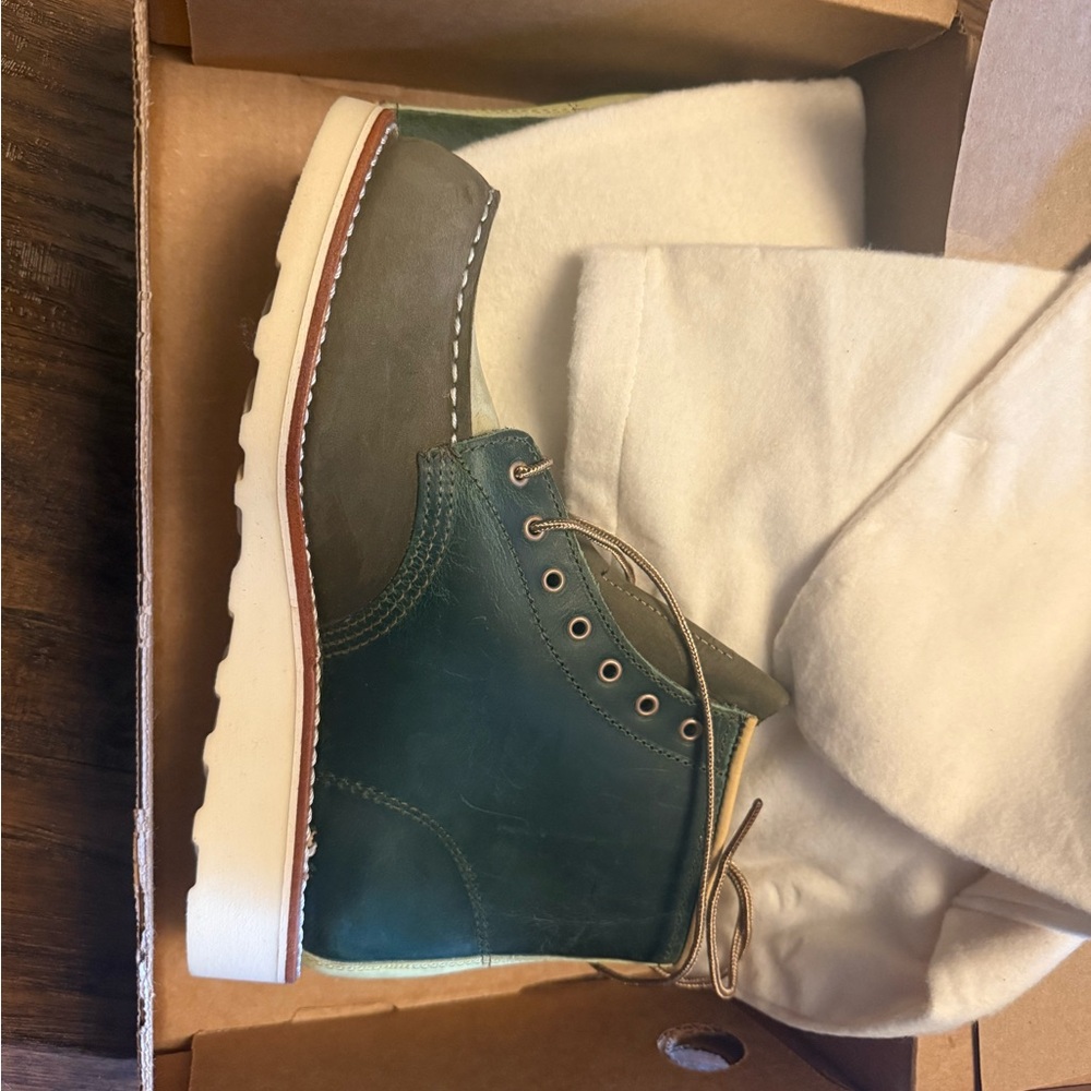 Red Wing NWT Woman’s 6” classic Moc Army Green - Picture 8 of 9